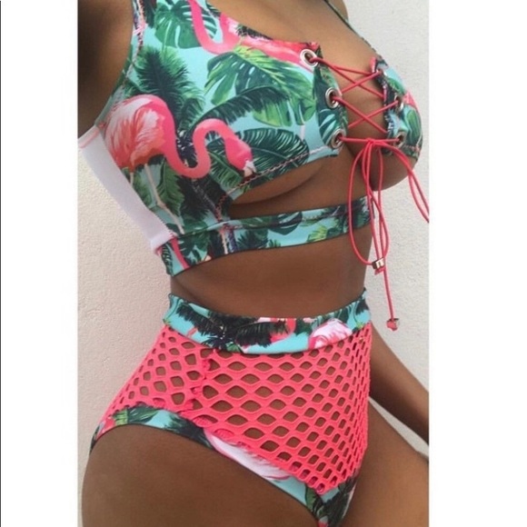 Bikini - Picture 6 of 8